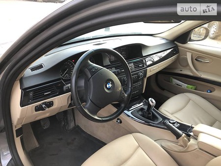 BMW 318 2011  випуску Івано-Франківськ з двигуном 2 л дизель універсал механіка за 12200 долл. 