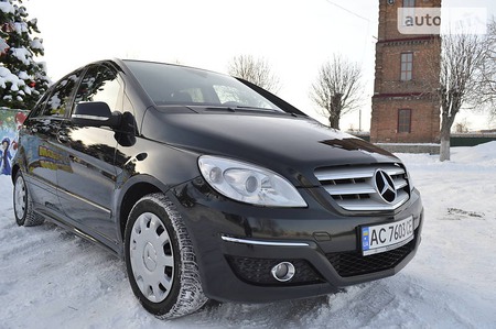 Mercedes-Benz B 180 2009  випуску Харків з двигуном 2 л дизель мінівен механіка за 9200 долл. 