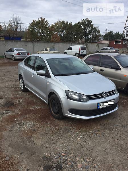 Volkswagen Polo 2014  випуску Кропивницький з двигуном 1.6 л бензин седан механіка за 9600 долл. 