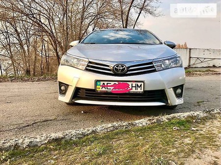 Toyota Corolla 2013  випуску Дніпро з двигуном 1.3 л газ седан механіка за 17000 долл. 