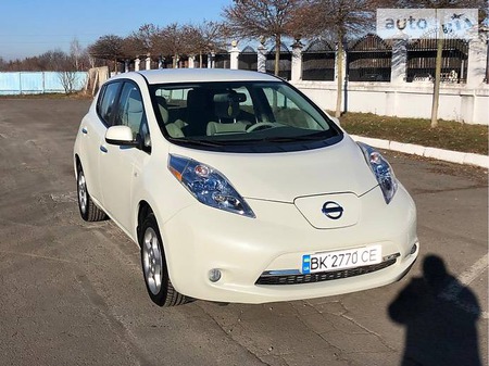 Nissan Leaf 2011  випуску Рівне з двигуном 0 л електро седан автомат за 8900 долл. 