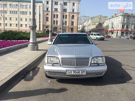 Mercedes-Benz S 420 1998  випуску Харків з двигуном 4.2 л бензин седан автомат за 3800 долл. 