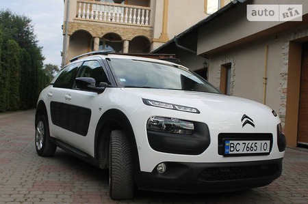 Citroen C4 Cactus 2014  випуску Львів з двигуном 1.6 л дизель позашляховик автомат за 13450 долл. 