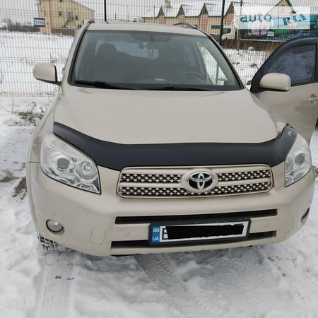 Toyota RAV 4 2006  випуску Рівне з двигуном 2.4 л газ універсал автомат за 11600 долл. 