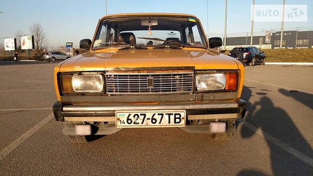 Lada 2105 1981  випуску Львів з двигуном 1.3 л газ седан механіка за 550 долл. 