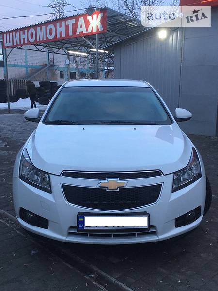 Chevrolet Cruze 2012  випуску Харків з двигуном 0 л бензин хэтчбек механіка за 10000 долл. 