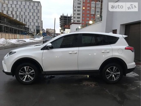 Toyota RAV 4 2016  випуску Харків з двигуном 2 л бензин позашляховик автомат за 25000 долл. 