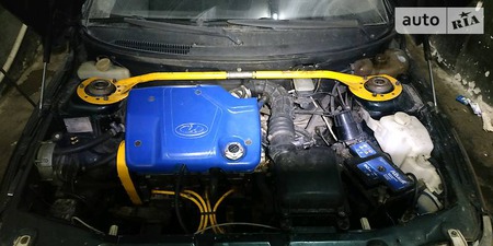 Lada 21111 2004  випуску Луганськ з двигуном 1.5 л газ універсал механіка за 1700 долл. 
