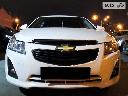 Chevrolet Cruze 2015  випуску Харків з двигуном 1.8 л газ седан автомат за 13499 долл. 