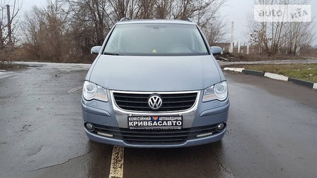 Volkswagen Touran 2008  випуску Дніпро з двигуном 1.6 л газ позашляховик механіка за 8600 долл. 