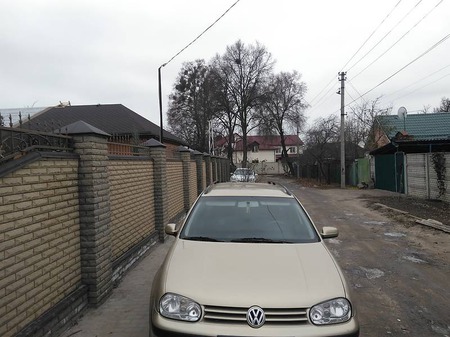 Volkswagen Golf 2002  випуску Суми з двигуном 1.6 л газ  механіка за 6000 долл. 