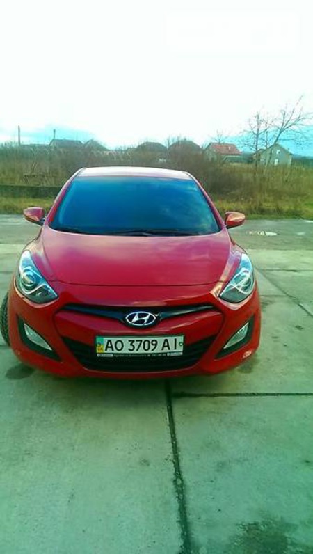 Hyundai i30 2013  випуску Ужгород з двигуном 0 л бензин хэтчбек механіка за 9100 долл. 