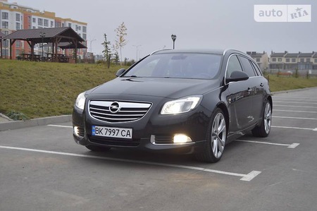 Opel Insignia 2012  випуску Рівне з двигуном 2 л дизель універсал автомат за 12000 долл. 