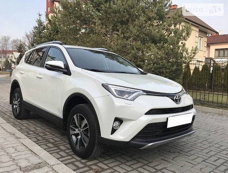Toyota RAV 4 2018  випуску Львів з двигуном 0 л бензин позашляховик автомат за 20000 долл. 