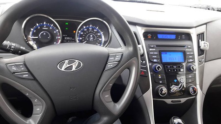Hyundai Sonata 2013  випуску Київ з двигуном 0 л газ седан механіка за 11900 долл. 