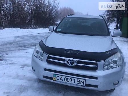 Toyota RAV 4 2008  випуску Черкаси з двигуном 2.4 л газ позашляховик автомат за 12100 долл. 