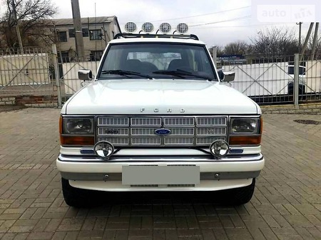 Ford Bronco 1992  випуску Донецьк з двигуном 3 л бензин позашляховик автомат за 8000 долл. 