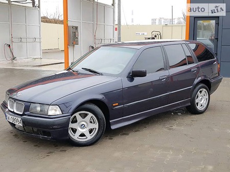 BMW 325 1997  випуску Одеса з двигуном 2.5 л дизель універсал механіка за 850 долл. 