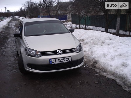Volkswagen Polo 2013  випуску Полтава з двигуном 0 л бензин седан механіка за 11000 долл. 