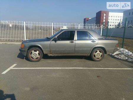 Mercedes-Benz 190 1987  випуску Київ з двигуном 2 л дизель седан механіка за 1800 долл. 