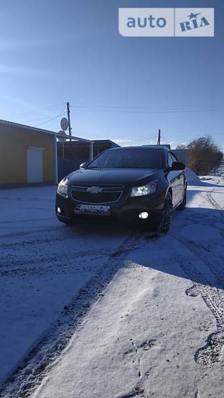 Chevrolet Cruze 2012  випуску Чернігів з двигуном 0 л газ седан автомат за 9900 долл. 