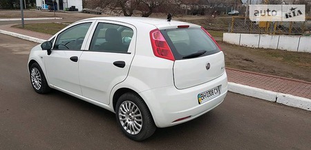 Fiat Grande Punto 2011  випуску Херсон з двигуном 1.4 л бензин хэтчбек автомат за 6700 долл. 