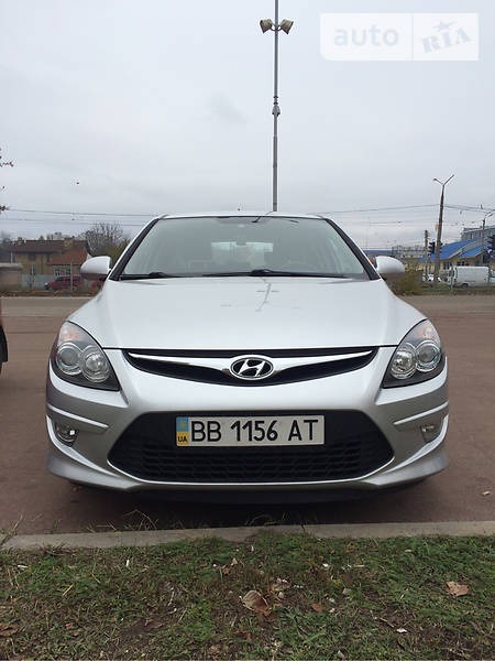 Hyundai i30 2012  випуску Харків з двигуном 1.6 л дизель хэтчбек автомат за 7800 долл. 