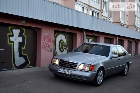 Mercedes-Benz S 500 1992  випуску Луцьк з двигуном 5 л газ седан автомат за 5200 долл. 