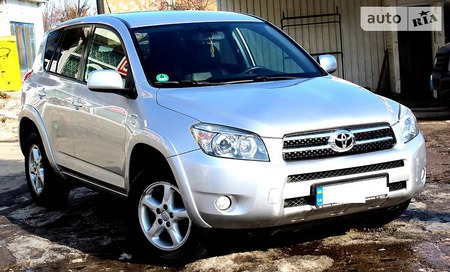 Toyota RAV 4 2006  випуску Харків з двигуном 2.2 л дизель позашляховик механіка за 11300 долл. 