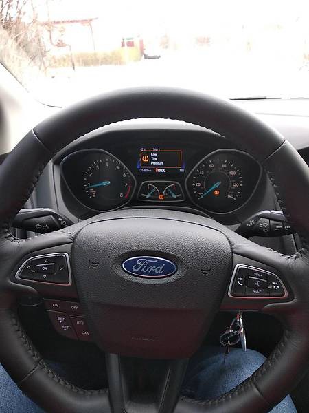 Ford Focus 2015  випуску Донецьк з двигуном 0 л бензин седан автомат за 12000 долл. 