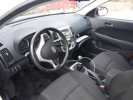 Hyundai i30 2011  випуску Дніпро з двигуном 1.6 л дизель хэтчбек механіка за 7900 долл. 