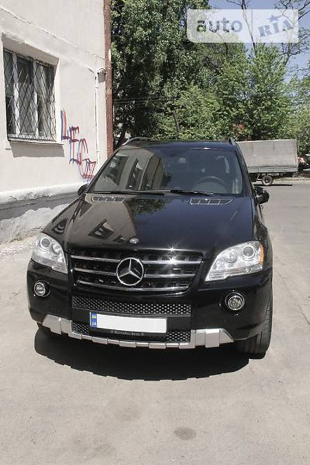 Mercedes-Benz ML 550 2009  випуску Київ з двигуном 5.5 л бензин позашляховик автомат за 16900 долл. 