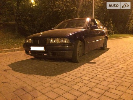 BMW 318 1996  випуску Київ з двигуном 1.8 л бензин седан механіка за 3500 долл. 