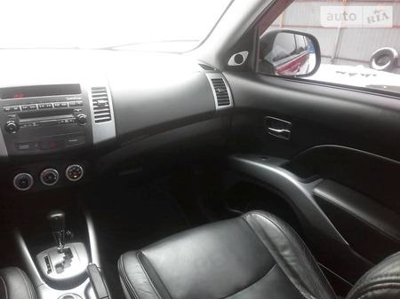 Mitsubishi Outlander XL 2008  випуску Миколаїв з двигуном 3 л газ позашляховик автомат за 12800 долл. 