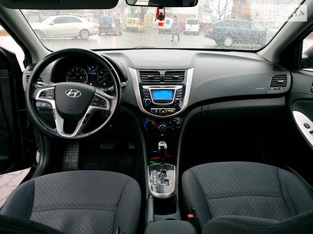 Hyundai Accent 2013  випуску Луцьк з двигуном 1.6 л бензин хэтчбек автомат за 8100 долл. 