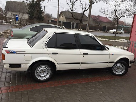 BMW 318 1986  випуску Івано-Франківськ з двигуном 0 л бензин седан механіка за 2650 долл. 