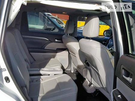 Toyota Highlander 2017  випуску Дніпро з двигуном 3.5 л газ позашляховик автомат за 17000 долл. 