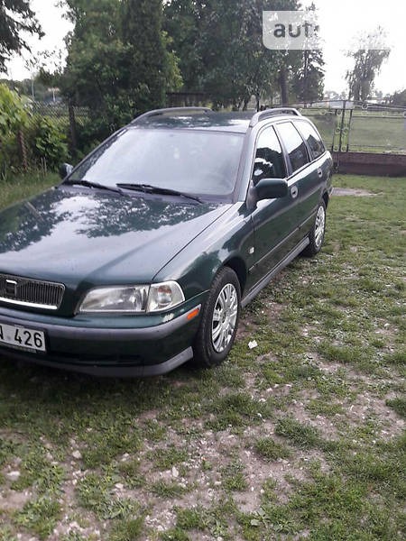 Volvo V40 1998  випуску Рівне з двигуном 1.9 л дизель універсал механіка за 1100 долл. 