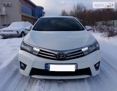 Toyota Corolla 2014  випуску Харків з двигуном 1.6 л бензин седан автомат за 15500 долл. 