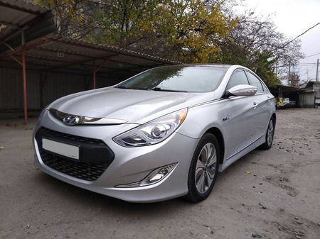 Hyundai Sonata 2014  випуску Одеса з двигуном 2.4 л гібрид седан автомат за 15200 долл. 