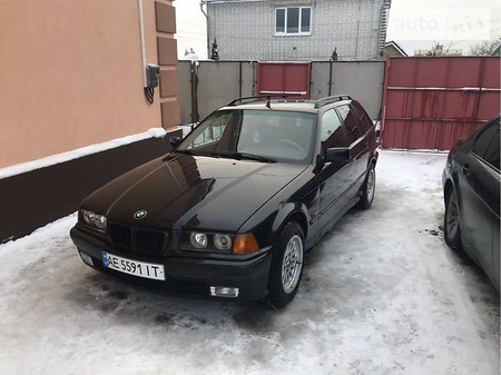 BMW 318 1996  випуску Дніпро з двигуном 1.8 л газ універсал механіка за 4600 долл. 