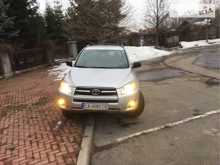 Toyota RAV 4 2012  випуску Черкаси з двигуном 2.5 л газ позашляховик автомат за 14700 долл. 