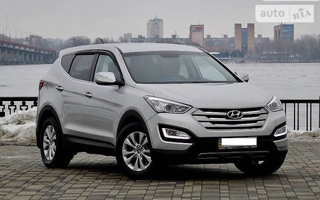 Hyundai Santa Fe 2014  выпуска Днепропетровск с двигателем 2.2 л дизель внедорожник механика за 23700 долл. 