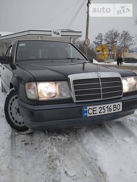 Mercedes-Benz E 200 1993  выпуска Черновцы с двигателем 2 л газ седан автомат за 3900 долл. 