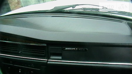Mercedes-Benz 190 1983  випуску Житомир з двигуном 1.8 л бензин седан механіка за 3300 долл. 