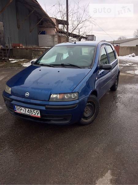 Fiat Punto 2001  випуску Черкаси з двигуном 1.2 л бензин хэтчбек механіка за 700 долл. 