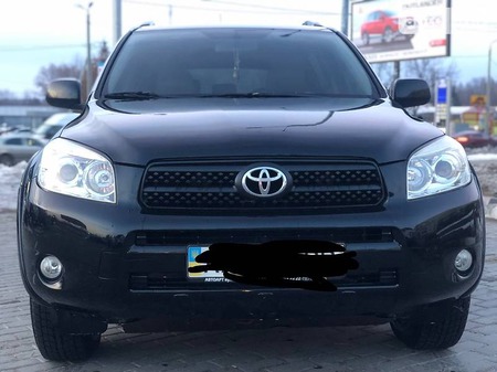 Toyota RAV 4 2007  випуску Харків з двигуном 2.4 л бензин позашляховик автомат за 12499 долл. 