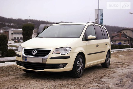 Volkswagen Touran 2010  випуску Дніпро з двигуном 0 л газ універсал механіка за 10999 долл. 