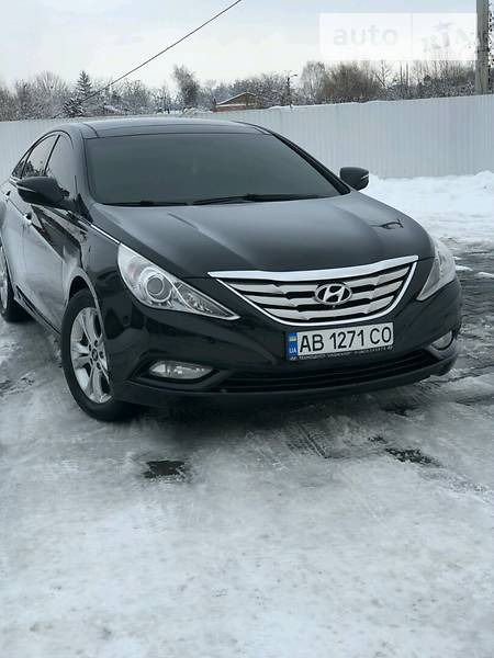 Hyundai Sonata 2012  випуску Вінниця з двигуном 2.4 л газ седан автомат за 12800 долл. 