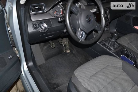 Volkswagen Passat 2014  випуску Луганськ з двигуном 0 л дизель універсал механіка за 13800 долл. 